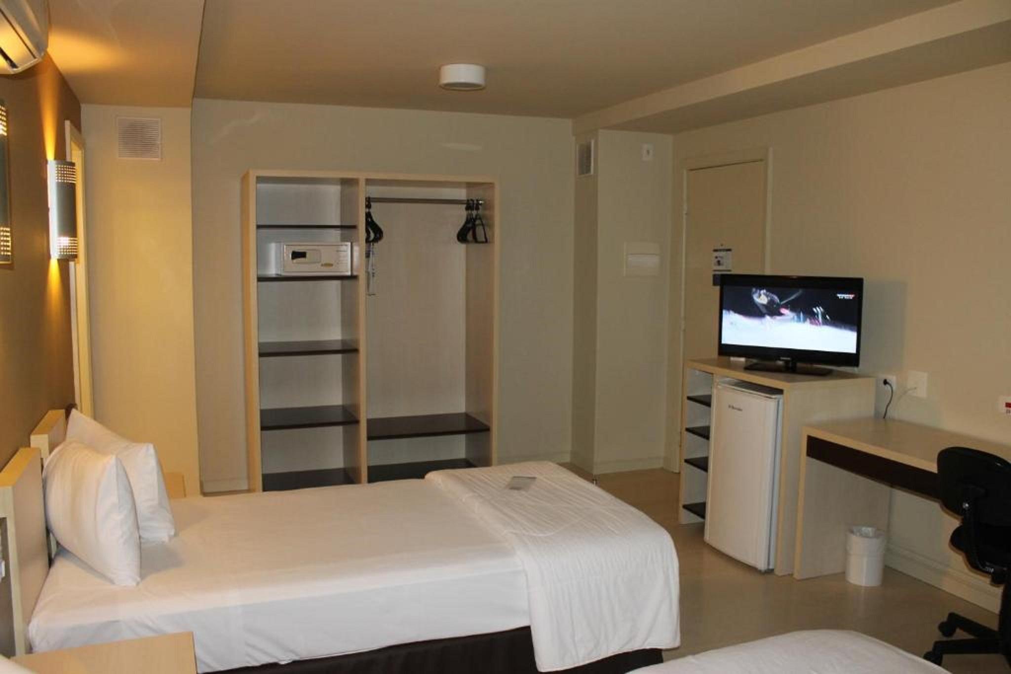 Master Curitiba Hotel - 1,6 Km Do Estadio Couto Pereira - Show エクステリア 写真