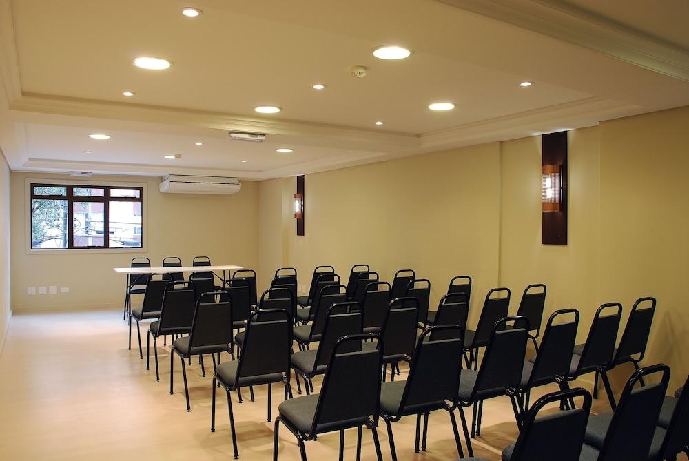 Master Curitiba Hotel - 1,6 Km Do Estadio Couto Pereira - Show エクステリア 写真
